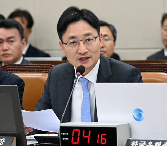 임광현 국세청장이 29일 국회 기획재정위원회에서 열린 한국은행&middot;국세청&middot;관세청 등에 대한 종합감사에서 의원 질의에 답하고 있다. [사진=곽영래 기자]