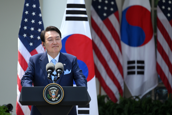 윤석열 대통령이 26일(현지시간) 워싱턴DC 백악관 로즈가든에서 열린 한미 정상 공동기자회견에서 발언하고 있다. 2023.04.27. [사진=대통령실]