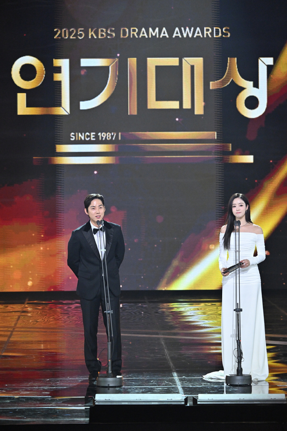 'KBS연기대상' 백성현, 함은정 [사진=KBS ]