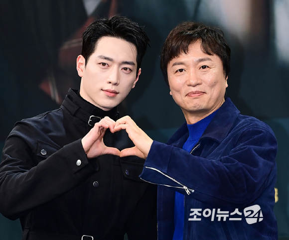 배우 서강준과 전배수가 20일 오후 서울 마포구 상암동 MBC사옥에서 열린 MBC 금토드라마 '언더커버 하이스쿨' 제작발표회에 참석하고 있다. [사진=정소희 기자]