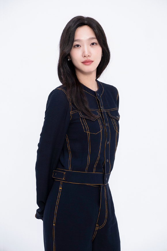 배우 김고은이 영화 '대도시의 사랑법' 인터뷰에서 포즈를 취하고 있다. [사진=플러스엠엔터테인먼트]