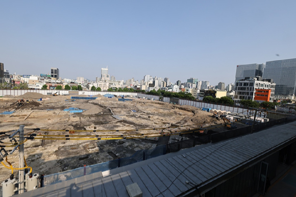 서울 종로구 세운4구역 재개발 공사현장. 종로3와 종로 4가 사이 종묘 맞은편 지역이다. 세운상가 옥상에서 본 모습이다. 2024.5.9 [사진=연합뉴스]