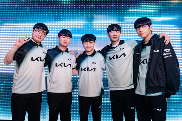 2025 LCK 플레이오프 출전 자격을 획득한 이스포츠팀 'BNK 피어엑스'. [사진=라이엇게임즈]