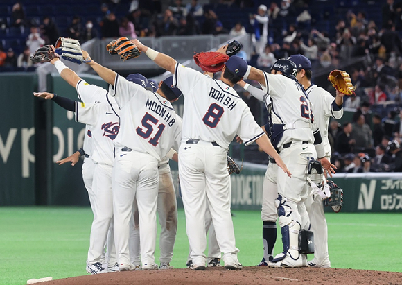 5일 일본 도쿄돔에서 열린 2026 월드베이스볼클래식(WBC) 조별리그 C조 1차전 한국과 체코의 경기에서 11-4로 승리한 한국 선수들이 기뻐하고 있다. 2026.3.5 [사진=연합뉴스]