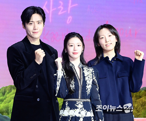 배우 김선호-고윤정-유영은 감독이 13일 오전 서울 강남구 조선팰리스 서울강남에서 열린 넷플릭스 시리즈 '이 사랑 통역 되나요?' 제작발표회에 참석하고 있다. [사진=정소희 기자]