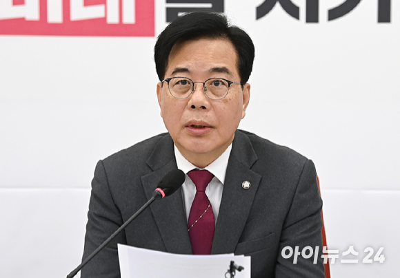 송언석 국민의힘 원내대표가 12일 서울 여의도 국회에서 현안 관련 기자간담회를 하고 있다. [사진=곽영래 기자]