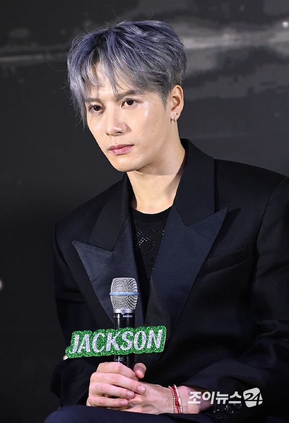 그룹 갓세븐(GOT7) 잭슨이 23일 오후 서울 강남구 논현동 보코서울강남에서 열린 갓세븐 새 미니앨범 'GOT7' 발매 기념 기자간담회를 갖고 있다. [사진=정소희 기자]