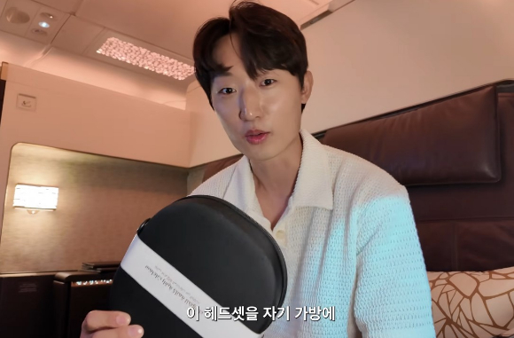 에티하드 항공 일등석에서 도둑을 맞은 사연이 전해졌다. [사진=유튜브 '또 떠나는 남자' 캡쳐]
