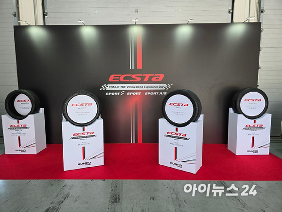 금호타이어의 스포츠 타이어 브랜드 '엑스타' 신규 초고성능 제품. [사진=김종성 기자]