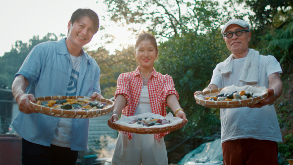쫄깃하고 특별한 &apos;떡의나라&apos;, 허영만·류수영·미미 함께 &apos;K-푸드쇼&apos;