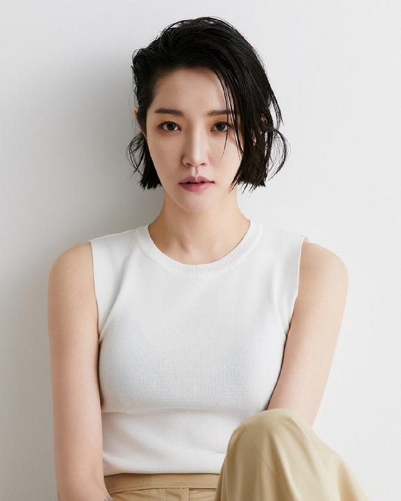 김새롬 프로필. [사진=큐브엔터테인먼트]