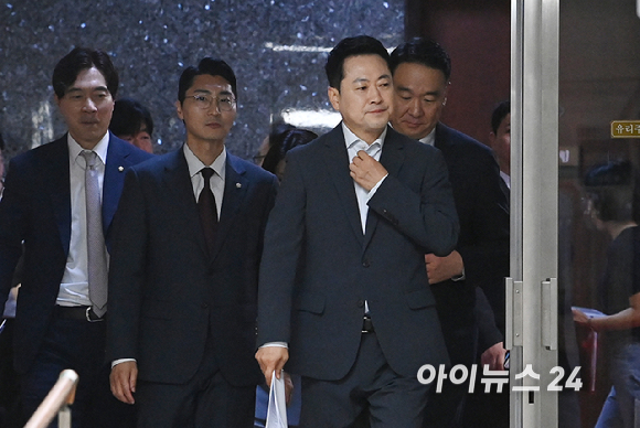 장동혁 국민의힘 당대표가 24일 서울 여의도 국회에서 열린 '규제에서 시장으로, 징벌에서 합리로' 국민의힘 부동산정책 정상화 토론회에 참석하고 있다. [사진=곽영래 기자]