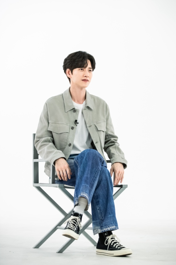 배우 박해진이 '출발! 비디오 여행'에 출연한다. [사진=마운틴무브먼트]