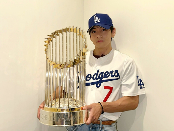 방탄소년단 뷔 시구 관련 이미지 [사진=빅히트뮤직]