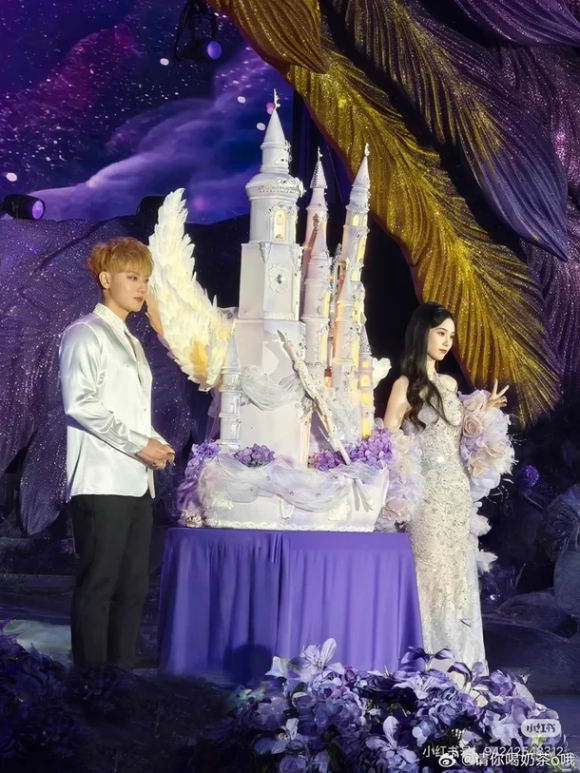 [퇴근길이슈] 타오 초호화 결혼식·클라라 이혼·태일 2심도·박미선 복귀