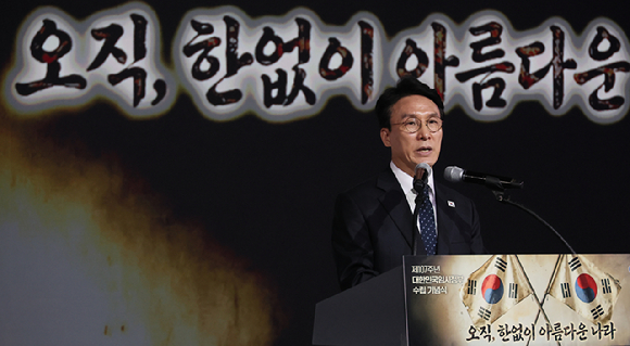 김민석 국무총리가 11일 서울 서대문구 국립대한민국임시정부기념관에서 열린 107주년 대한민국임시정부수립 기념식에서 기념사하고 있다. [사진=연합뉴스]