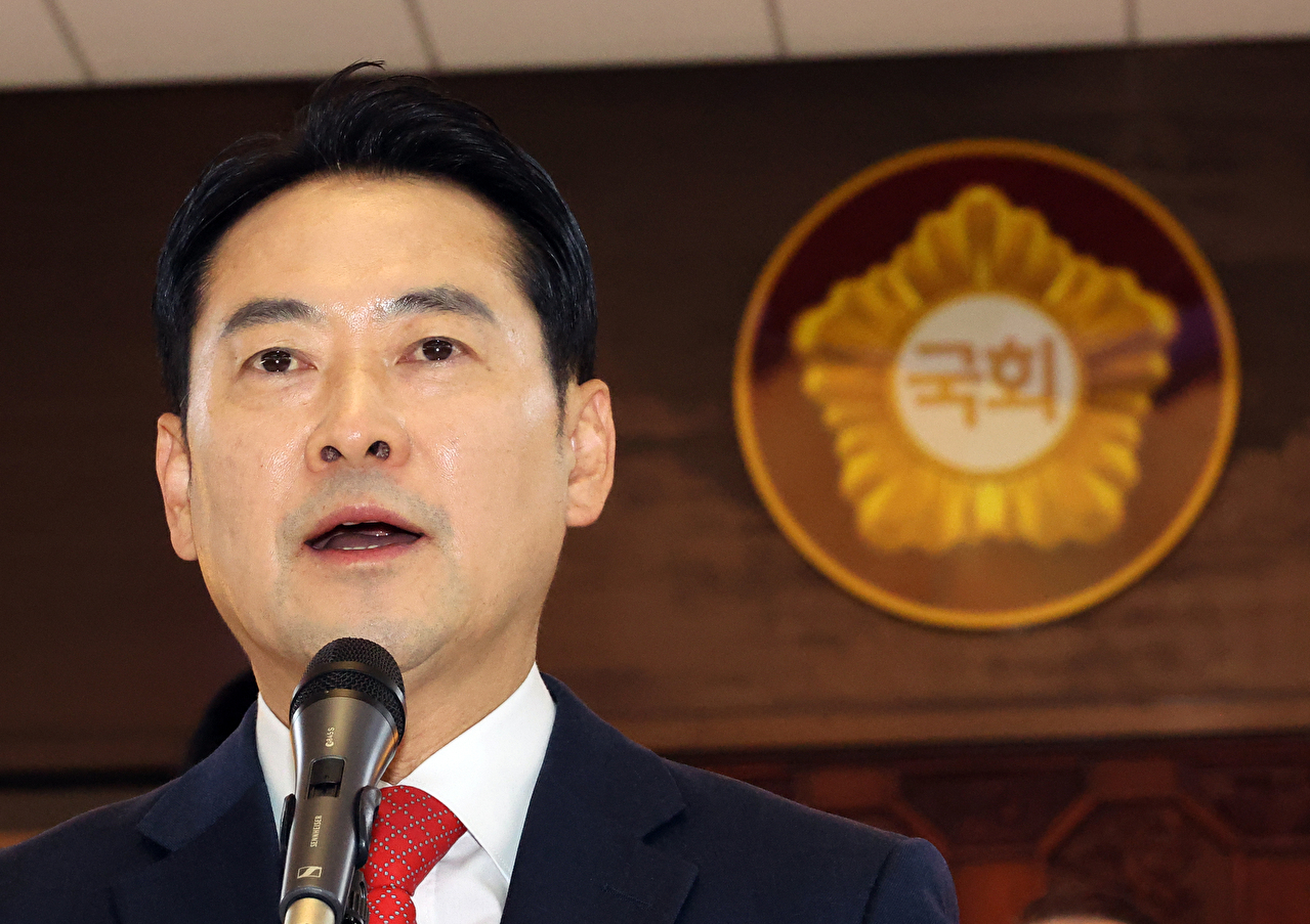 국민의힘 장동혁 대표가 15일 본회의를 앞두고 국회 로텐더홀에서 '더불어민주당 2차 종합특검법 강행처리 규탄대회'를 열고 발언하고 있다. 2026.1.15 [사진=연합뉴스]