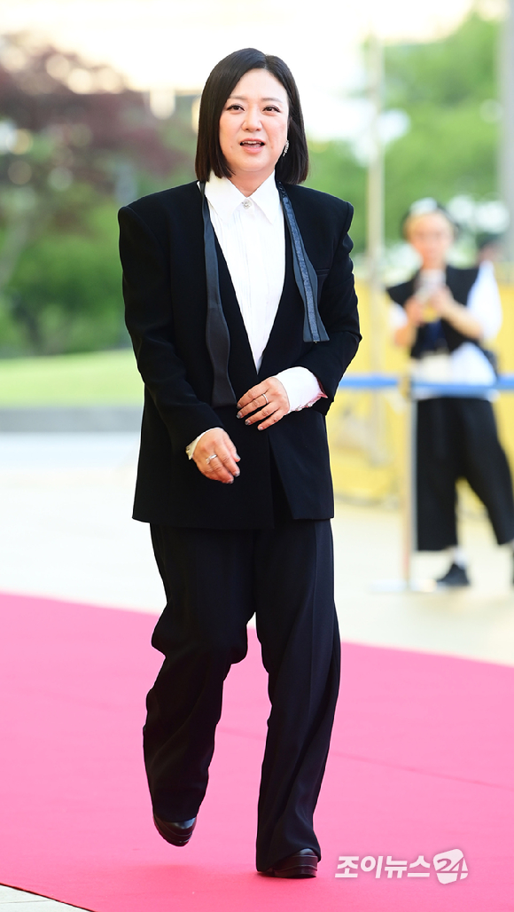 방송인 김숙이&nbsp;31일 오후&nbsp;인천시 영종구 운서동 파라다이스시티에서 열린&nbsp;제5회 청룡시리즈어워즈&nbsp;레드카펫 행사에 참석하고 있다. [사진=정소희 기자]