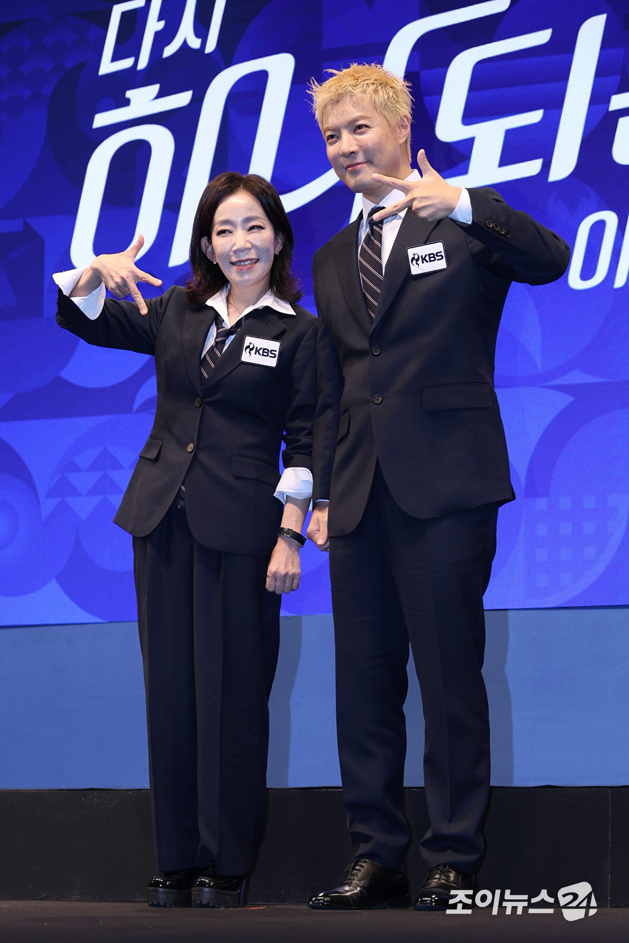 김문정 음악감독, 방송인 강남이 28일 오후 서울 영등포구 여의도동 KBS아트홀에서 진행된 '2026 아이치-나고야 아시안게임' 제작발표회에 참석해 포즈를 취하고 있다. [사진=문수지 기자]