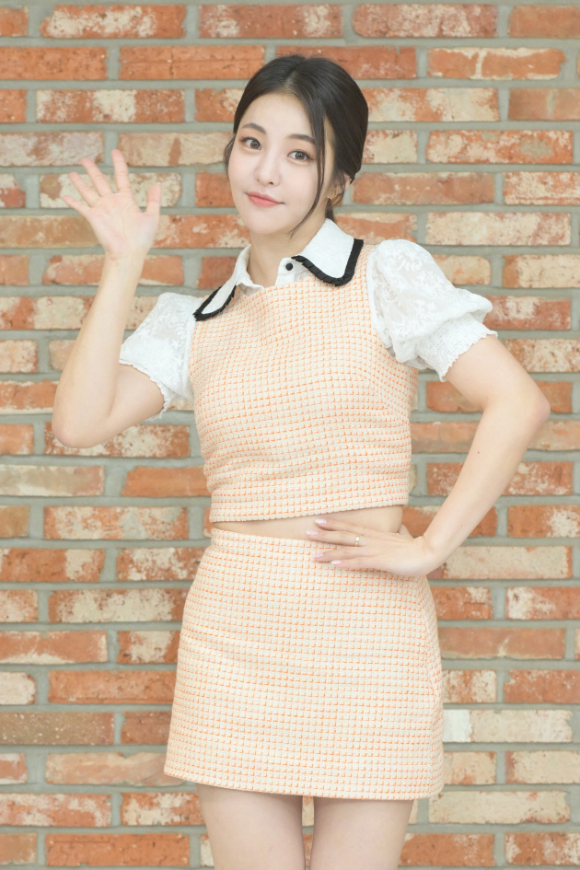 그룹 브레이브걸스 유정이 29일 온라인으로 진행된 KBS 2TV 새 예능프로그램 '빼고파' 제작발표회에 참석해 포즈를 취하고 있다. [사진=KBS]