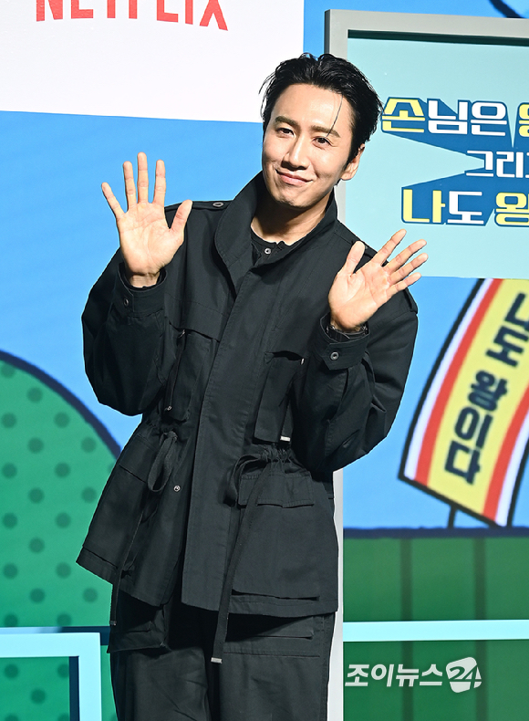 방송인 이광수가 19일 오전 서울 종로구 JW 메리어트 동대문 스퀘어 서울에서 열린 넷플릭스 '유재석 캠프' 제작발표회에서 포즈를 취하고 있다. [사진=곽영래 기자]