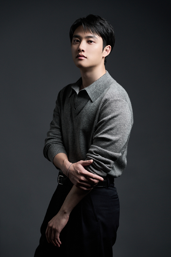 '조각도시' 도경수가 인터뷰에 앞서 사진촬영을 하고 있다. [사진=월트디즈니 컴퍼니 코리아]