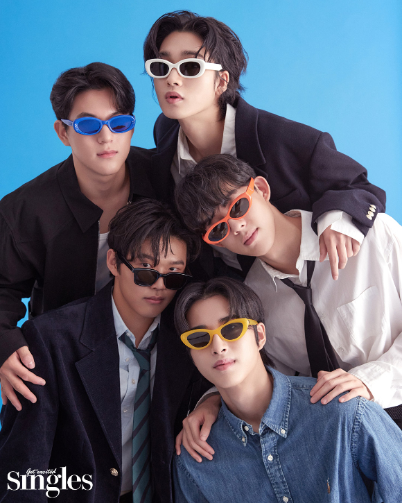 '싱글즈' 11월호가 '소년소녀 연애하다' 출연진 10인의 화보를 공개했다. [사진=싱글즈]