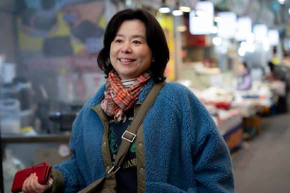 배우 장혜진이 영화 '넘버원' 인터뷰에 앞서 포즈를 취하고 있다. [사진=㈜바이포엠스튜디오]