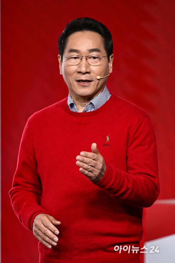 유정복 국민의힘 경선 후보가 18일 오후 서울 강서구 ASSA아트홀에서 열린 국민의힘 '제21대 대통령후보자 1차 경선 비전대회'에서 비전을 발표하고 있다. [사진=국회사진취재단]