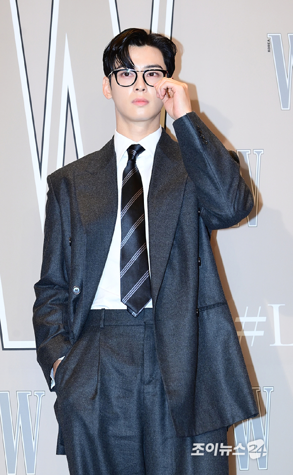 아스트로 차은우가 14일 오후 서울 종로구 포시즌스 호텔에서 열린 더블유 코리아 제19회 유방암 인식 향상 캠페인 자선 행사에 참석하고 있다. [사진=정소희 기자]