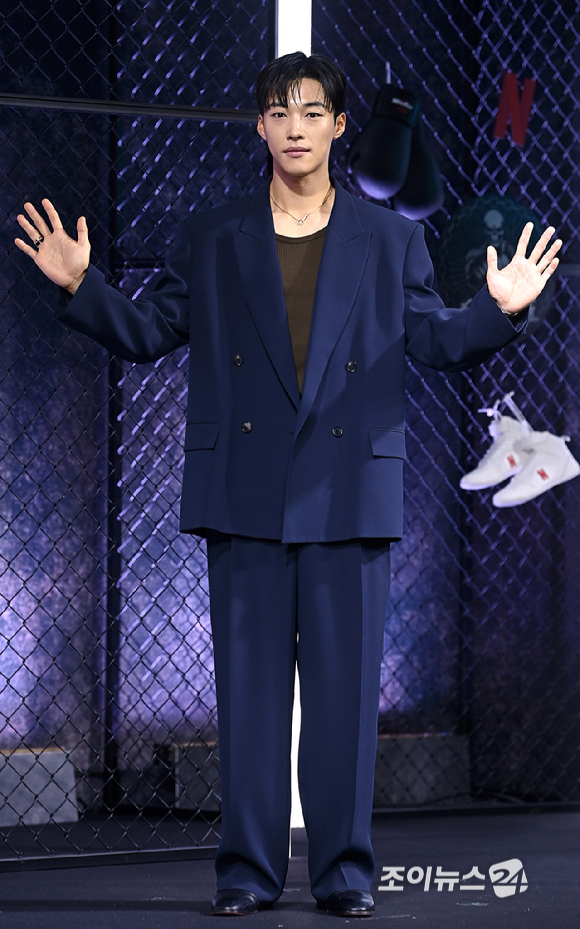 배우 우도환이 31일 오전 서울 중구 앰배서더 서울 풀만 호텔에서 열린 넷플릭스 시리즈 '사냥개들' 시즌2 제작발표회에서 포토타임을 갖고 있다. [사진=곽영래 기자]