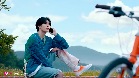 SM 'STATION : NCT LAB'이 선보이는 세 번째 곡 NCT U의 'Rain Day' 뮤직비디오 티저 영상이 공개돼 관심을 모으고 있다. [사진=NCT U 'Rain Day' MV 티저 영상 캡쳐]