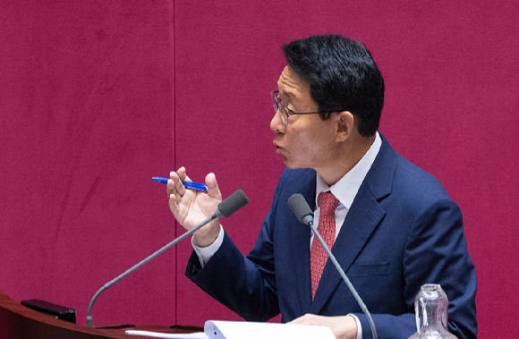 국민의힘 김상훈 의원이 17일 국회 본회의에서 경제에 관한 대정부 질문을 하고 있다. 2025.9.17 [사진=연합뉴스]