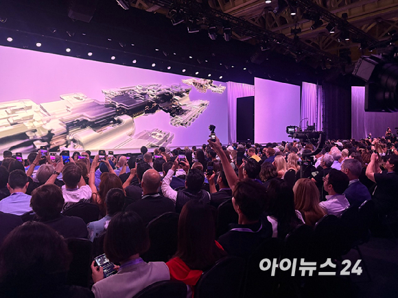 삼성전자는 22일(현지시간) 영국 런던에서 갤럭시 언팩 2026을 열고 '갤럭시Z 폴드'와 '갤럭시Z 폴드 울트라', '갤럭시워치' 신제품 등을 소개했다. [사진=권서아 기자]