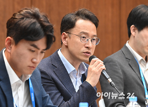 '제6회 아이뉴스24 금융정책포럼'이 '디지털자산기본법 이후, 한국 가상자산 시장의 새로운 질서'를 주제로 18일 서울 중구 은행회관 국제회의실에서 열렸다. 장보성 자본시장연구원 거시금융실장이 패널토론에 참석해 발언하고 있다. [사진=곽영래 기자]
