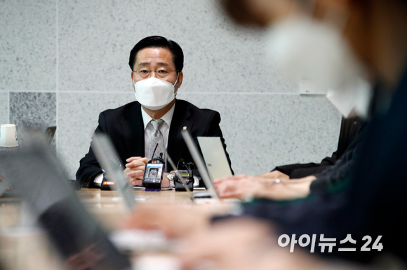 이태규 국민의당 총괄선대본부장이 28일 오전 서울 여의도 국회 의원회관에서 윤석열 국민의힘 대선후보 측과의 단일화 결렬 관련 긴급 기자간담회를 하고 있다. [사진=김성진 기자]