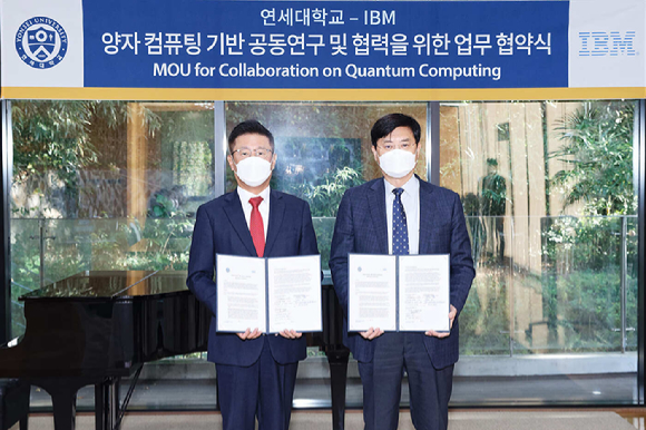 연세대 서승환 총장(오른쪽)과 한국IBM 원성식 사장 [사진=IBM]