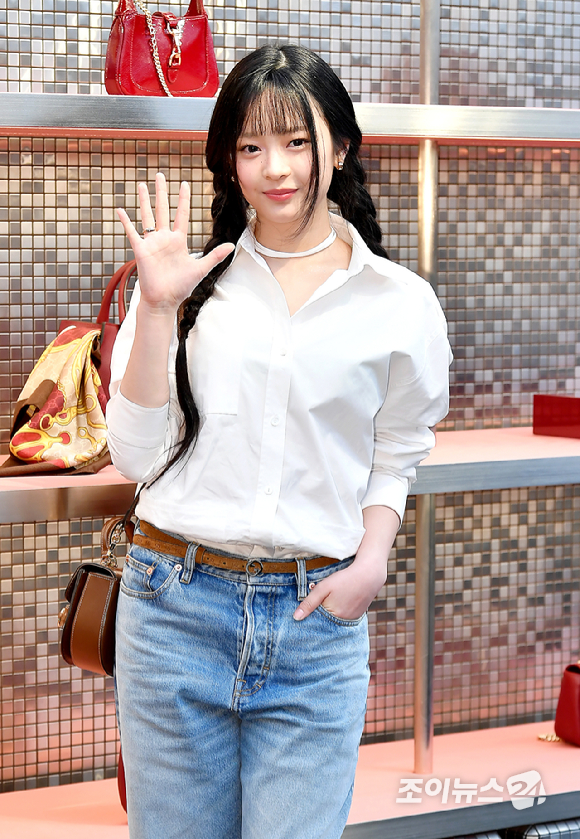 뉴진스 하니가 22일 오후 서울 용산구 이태원로 구찌가옥에서 열린 '구찌 문화의 달' 기념 포토콜에 참석해 포즈를 취하고 있다. [사진=곽영래 기자]