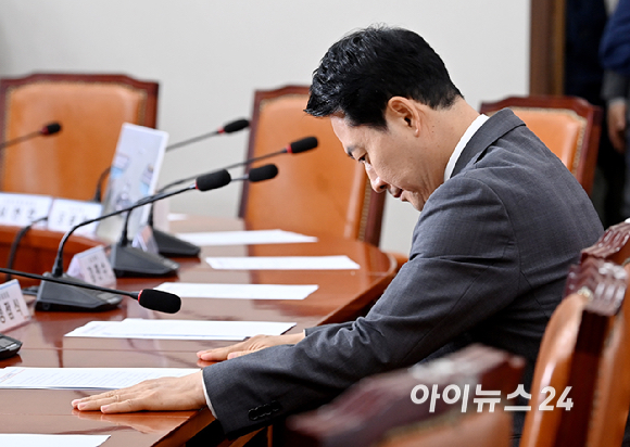 국민의힘 장동혁 당대표가 13일 서울 여의도 국회에서 열린 최고위원회의에 참석하고 있다. [사진=곽영래 기자]