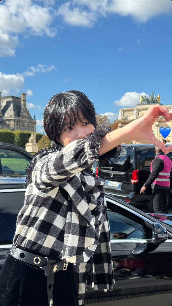 조유리 관련 이미지 [사진=루이 비통, 웨이크원]