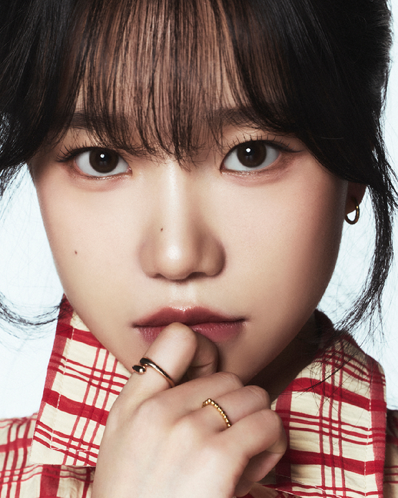 배우 조유리가 넷플릭스 시리즈 '오징어 게임' 시즌3 인터뷰에 앞서 포즈를 취하고 있다. [사진=넷플릭스]