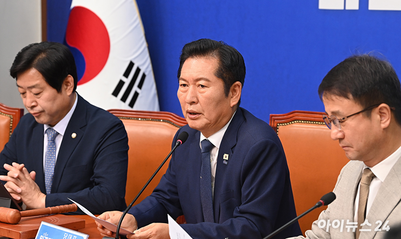 정청래 더불어민주당 당대표가 19일 서울 여의도 국회에서 열린 최고위원회의에서 발언하고 있다. [사진=곽영래 기자]