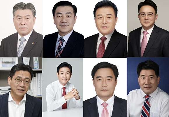 (상단 왼쪽부터) 송영조 금정농협 조합장, 백종헌 국회의원, 이진복 대통령비서실 정무수석비서관, 김희곤 부산 동래구 의원과 (하단 왼쪽부터) 김윤일 대통령비서실 미래전략비서관, 이주환 국민의힘 의원, 김쌍우 한국해양과학기술원 상임감사, 정동만 국민의힘 의원. [사진=선거관리위원회]