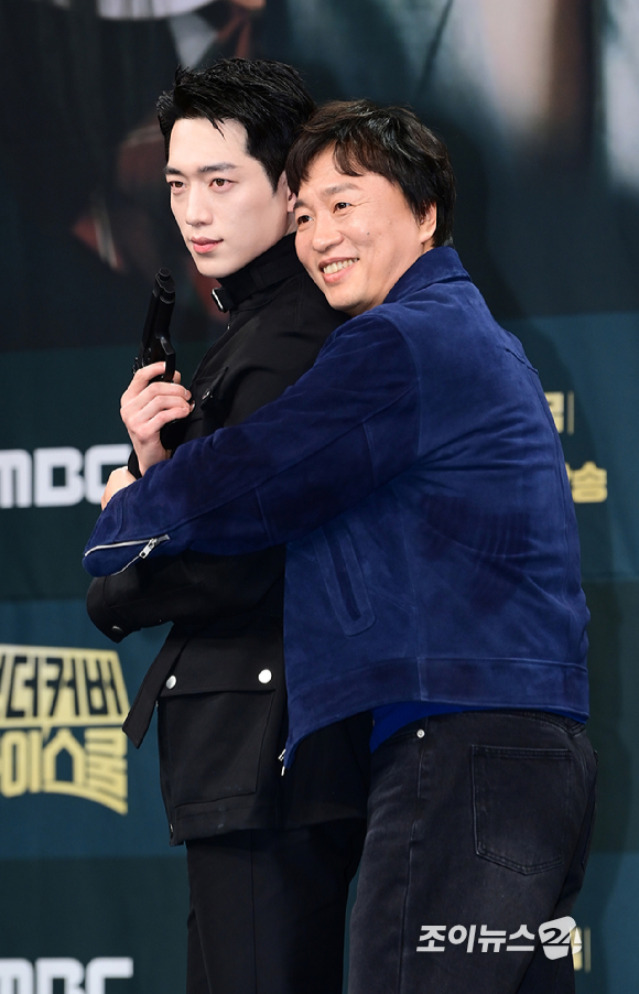 배우 서강준과 전배수가 20일 오후 서울 마포구 상암동 MBC사옥에서 열린 MBC 금토드라마 '언더커버 하이스쿨' 제작발표회에 참석하고 있다. [사진=정소희 기자]