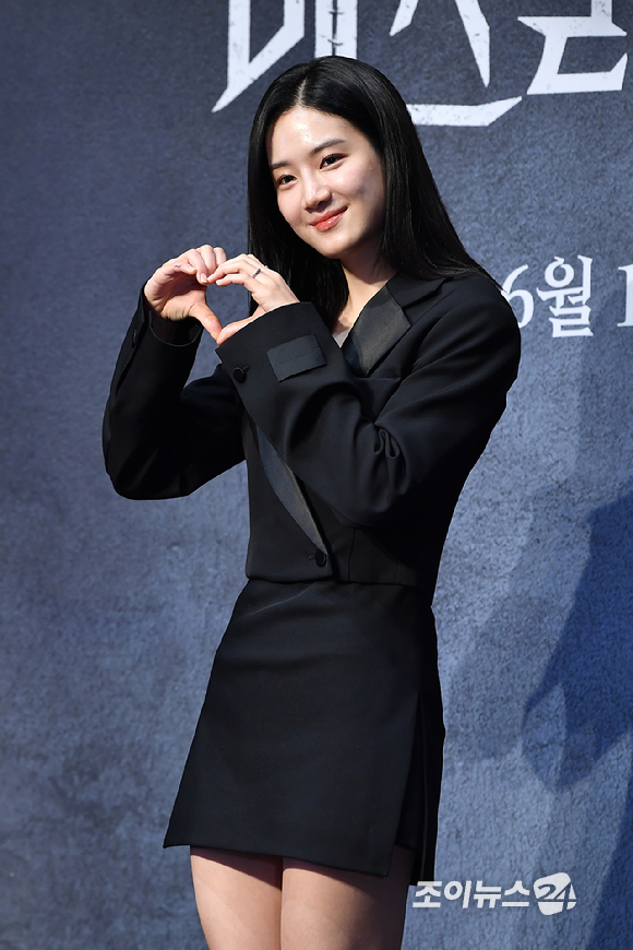 배우 박주현이 12일 오전 서울 구로구 신도림동 라마다서울신도림호텔에서 진행된 LG유플러스 STUDIO X+U 새 미드폼 드라마 '메스를 든 사냥꾼' 제작발표회에 참석해 포즈를 취하고 있다. [사진=문수지 기자]