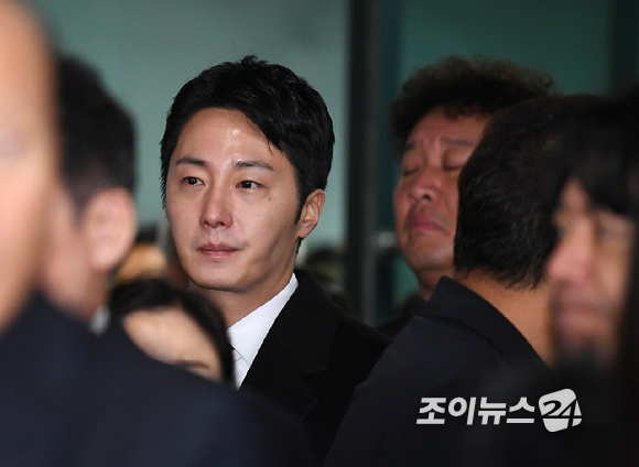 27일 오전 서울 송파구 서울아산병원 장례식장에서 배우 故 이순재의 발인식이 엄수되고 있다. [사진=곽영래 기자]