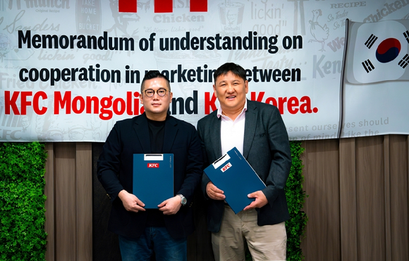 KFC코리아가 지난 5월 13일 몽골 현지에서 KFC 몽골과 마케팅 및 메뉴 협업 강화를 위한 전략적 MOU를 체결했다. [사진=KFC]