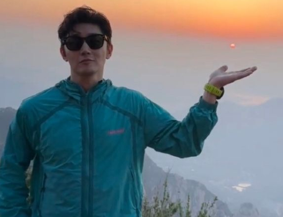 중국 유명 배우 사원정(스위엔팅·史元庭)이 이색적인 생계형 아르바이트에 나섰다. [사진=사원정 SNS]