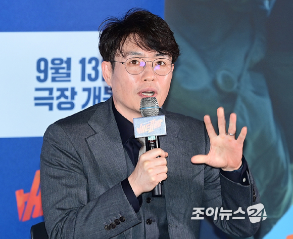 영화감독 류승완이 9일 오후 서울 CGV 용산아이파크몰에서 열린 영화 '베테랑2'(감독 류승완) 언론시사회에 참석하고 있다. [사진=정소희 기자]