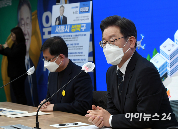 이재명 더불어민주당 대선후보가 지난 4일 오후 서울 여의도 중앙당사에서 226개 기초지자체 공약을 소개하는 '우리동네공약' 언박싱데이를 갖고 취지에 대해 발언하고 있다. [사진=김성진 기자]